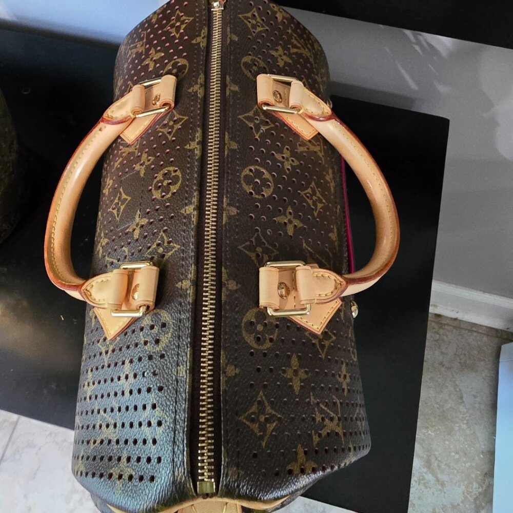 Pristine Rare Authentic Limited Edition Louis Vui… - image 6